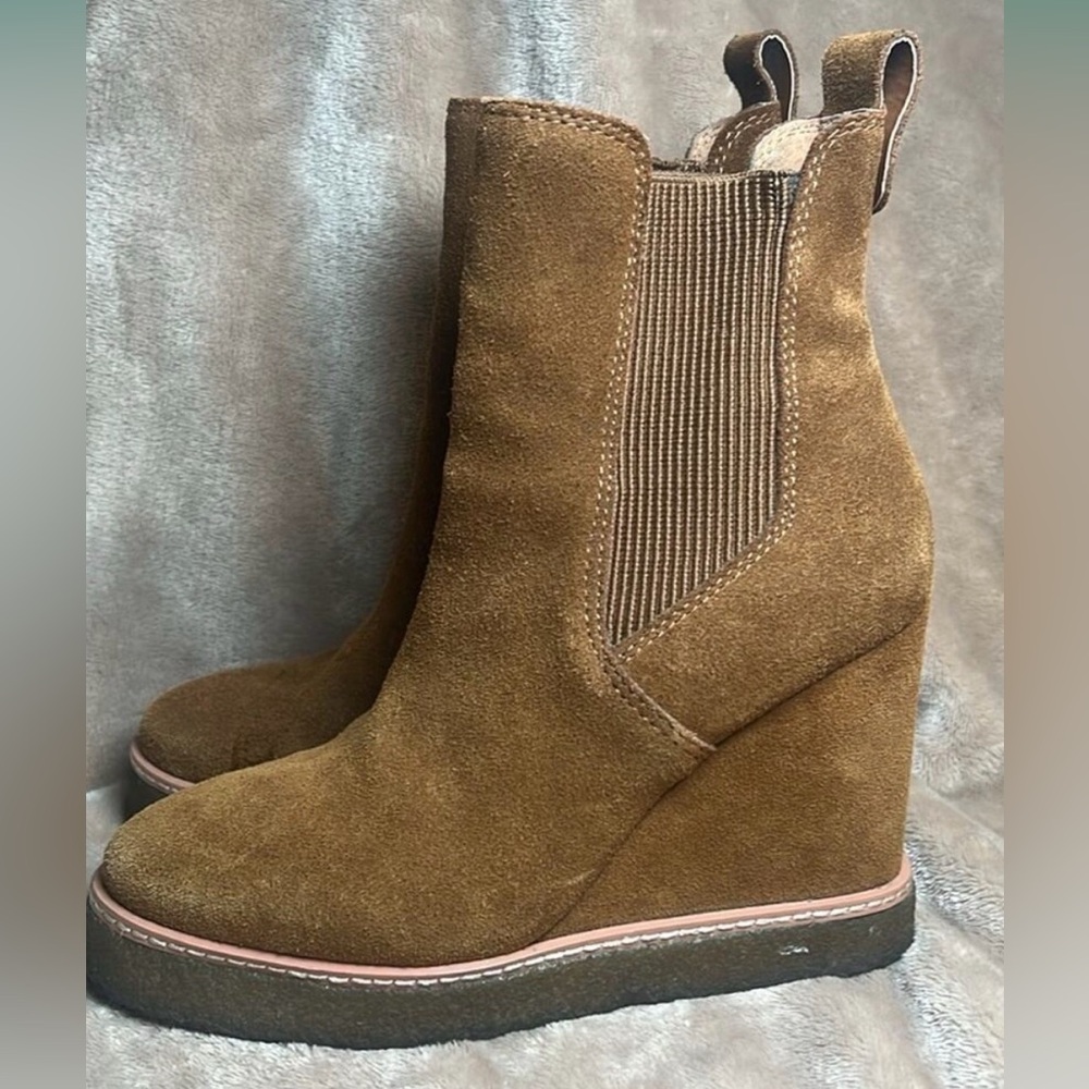 Steve Madden Chestnut Suede Wedge Boots 5.5